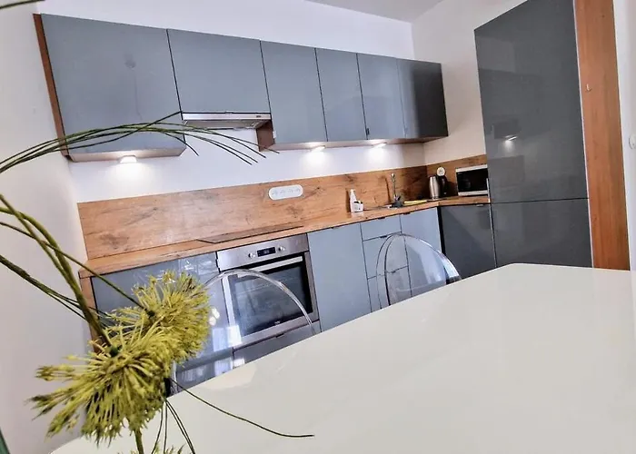 Very Stylish Ii & Secure Penthouse -free Parking Lägenhet